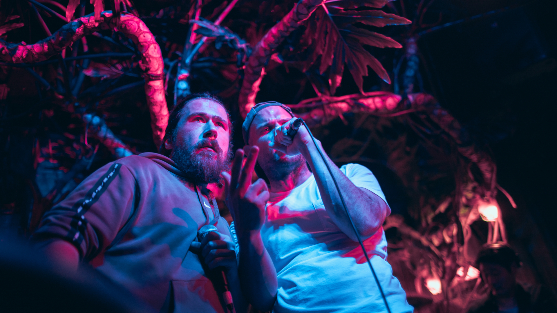 MAX B ( gauche) Furio ( droite) sur scène au pot au lait